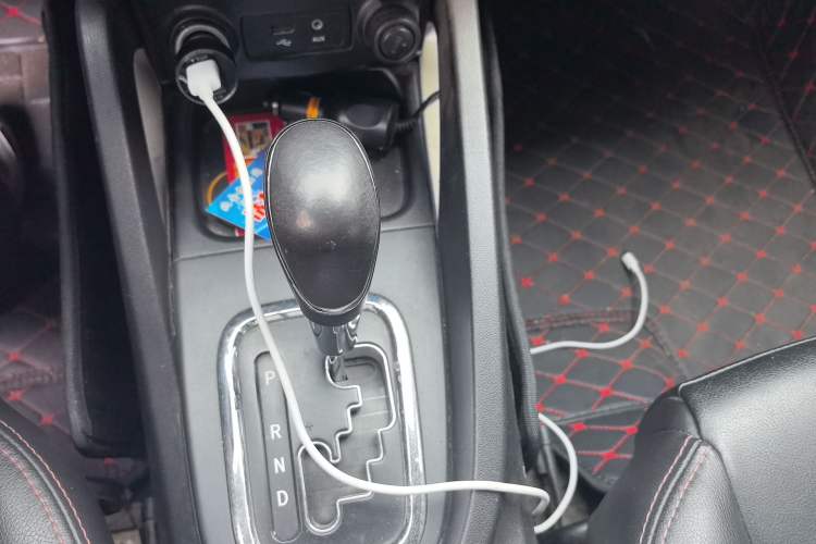 Used CHANGAN CS35 2014 1.6L Automatic Luxury Model China IV Standard Gear Lever