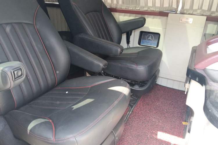 Used Mercedes-Benz Vito 2011 2.5L 7-seater executive version Left Rear Seat