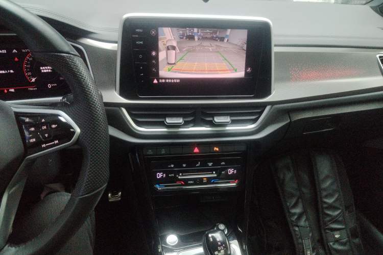 Used Volkswagen T-ROC 2023 300TSI DSG Two-Wheel-Drive Chen Guang Edition Audio And AC Panel