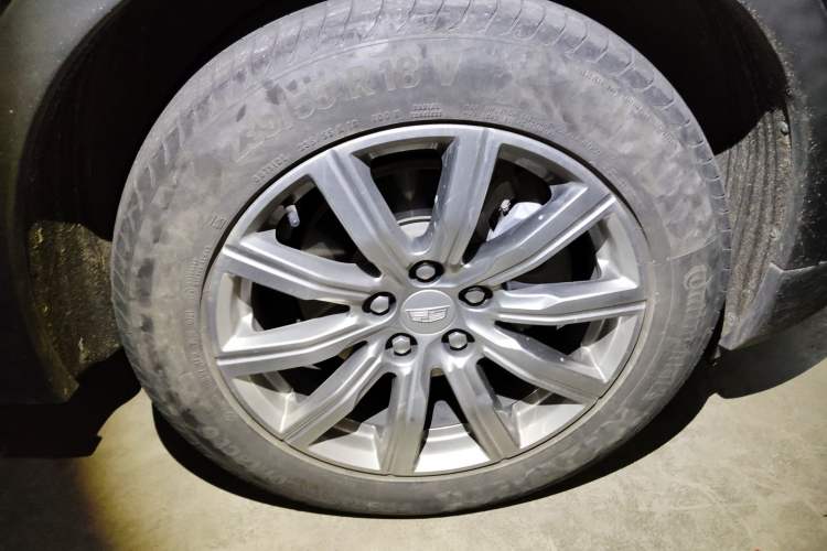 Used Cadillac XT4 2021 28T Two-Wheel Drive Leading Version Right Front Wheel Hub