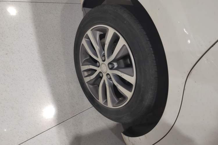 Used Buick GT 2021 Revised Version 1.3T Automatic Mild Hybrid Elite Edition Right Rear Wheel Hub