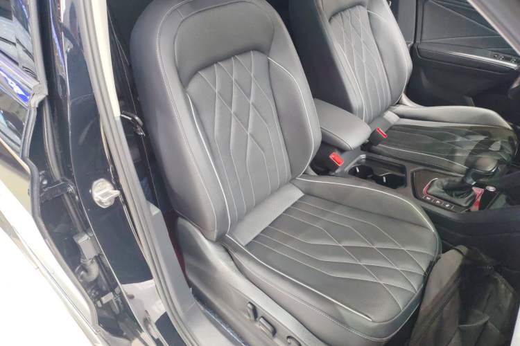 Used Volkswagen Tiguan L 2023 330TSI Automatic Two-Wheel Drive R-Line Enjoyment Edition Right Front Seat