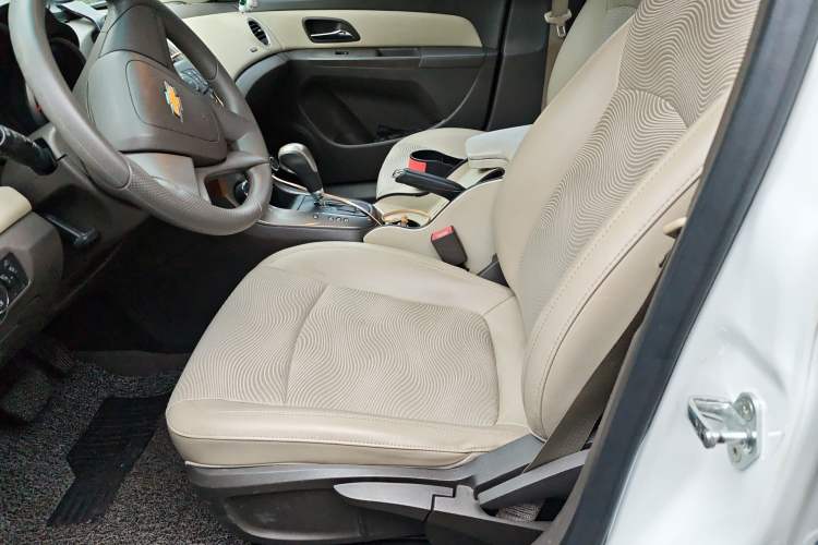 Used Chevrolet Cruze 2015 1.5L Classic SE AT Left Front Seat