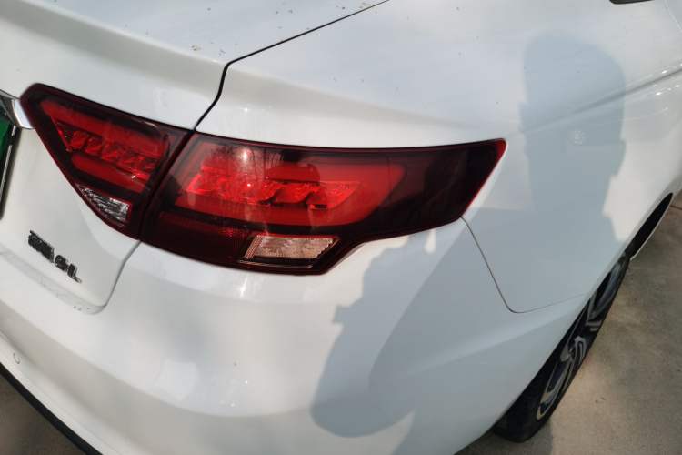 Used Geely Auto Emgrand GL 2021 UP 1.4T CVT Luxury Edition Exterior 3