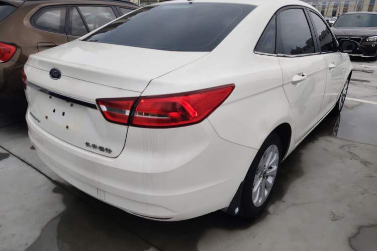 Used Ford Escort 2015 1.5L Automatic Fashion Model Rear Right 45 Deg