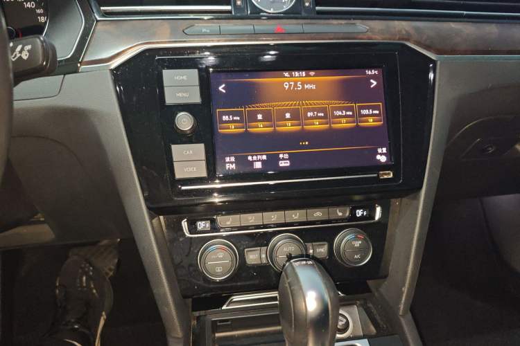 Used Volkswagen Magotan 2019 330TSI DSG Luxury Version China VI Standard Audio And AC Panel