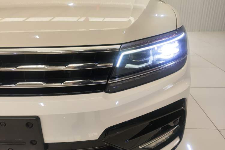 Used Volkswagen Tiguan L 2021 380TSI Automatic All-Wheel Drive R-Line Comfort Plus 7-Seater Left Front Headlight