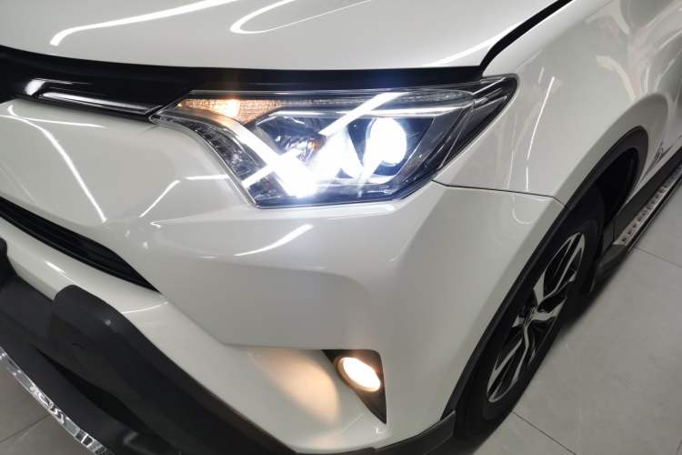 Used Toyota RAV4 2016 2.0L CVT Two-Wheel Drive Fashion Edition China V Standard