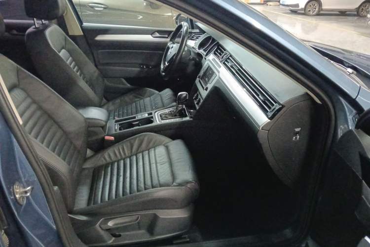 Used Volkswagen Variant 2017 380TSI Two-Wheel Drive Comfort Edition Right Front Seat