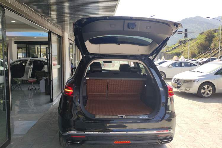 Used Hongqi HS5 2022 Facelifted Version 2.0T Smart Connect Flagship All-Wheel-Drive Edition
