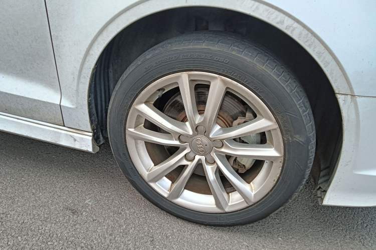 Used Audi A3 2014 Limousine 40 TFSI S line Comfort Model
