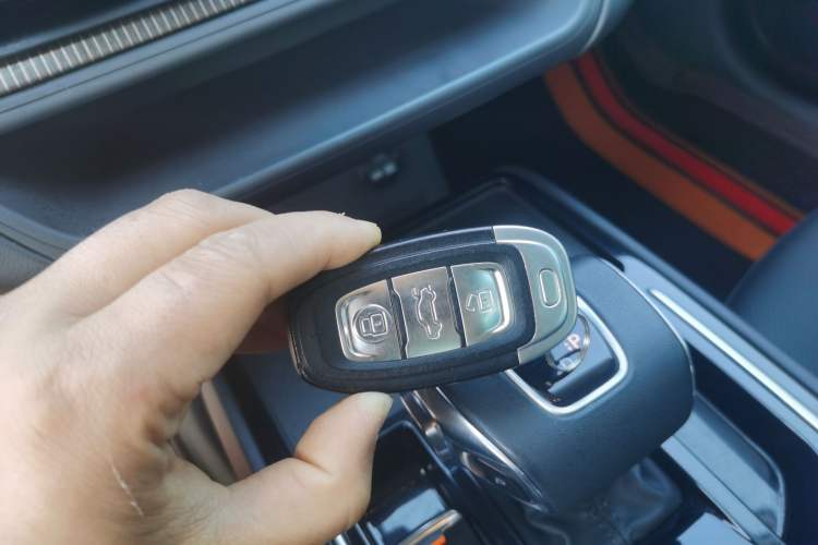 Used Hongqi E-QM5 2022 431 km Charge & Enjoy Edition Vehicle Key