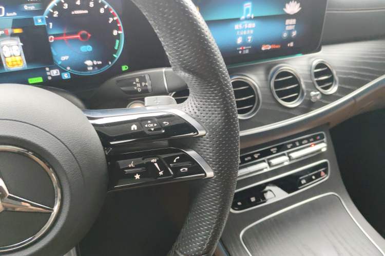 Used Mercedes-Benz E-Class New Energy 2022 Facelift E 350 e L Plug-in Hybrid Sedan
