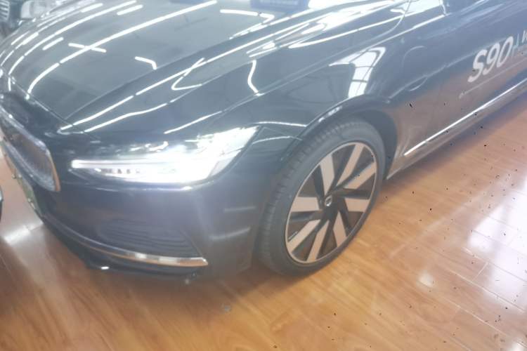 Used Volvo S90 New Energy 2025 Plug-in Hybrid Four-Wheel Drive Long-Range Luxury Smart Edition Left Front Headlight