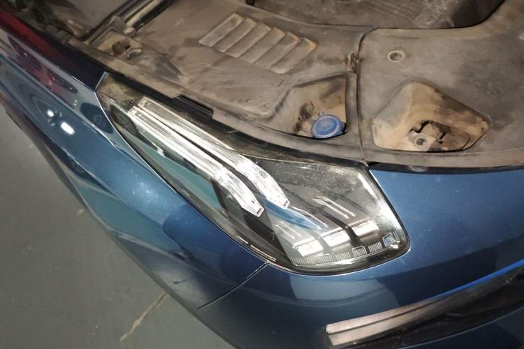 Used Lynk & Co 01 2017 2.0T Two-Wheel Drive Zhaopu Version Right Front Headlight