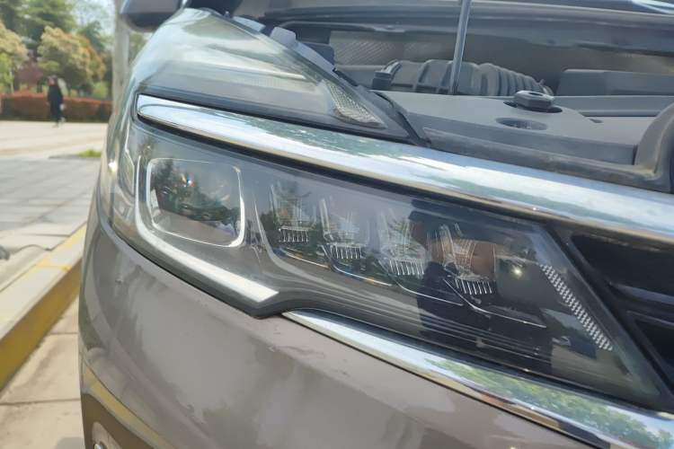 Used Buick GL8 2020 Land Business Class 652T Luxury Model Right Front Headlight