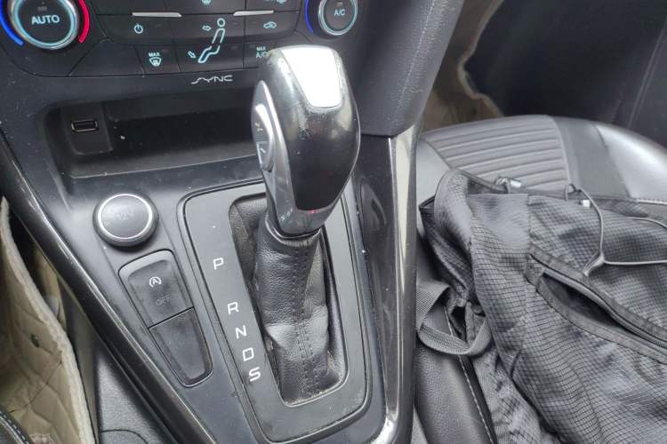 Used Ford Focus 2017 Sedan EcoBoost 180 Automatic Elite Model Gear Lever