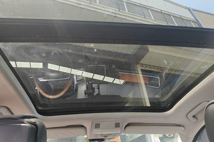 Used Volkswagen Touareg 2011 3.0 TSI High-End Version Headliner