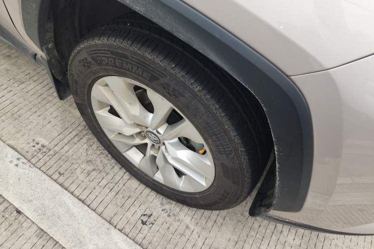 Used Toyota Wildlander 2022 Updated Version 2.0L CVT Two-Wheel Drive Leading Edition Right Front Wheel Hub