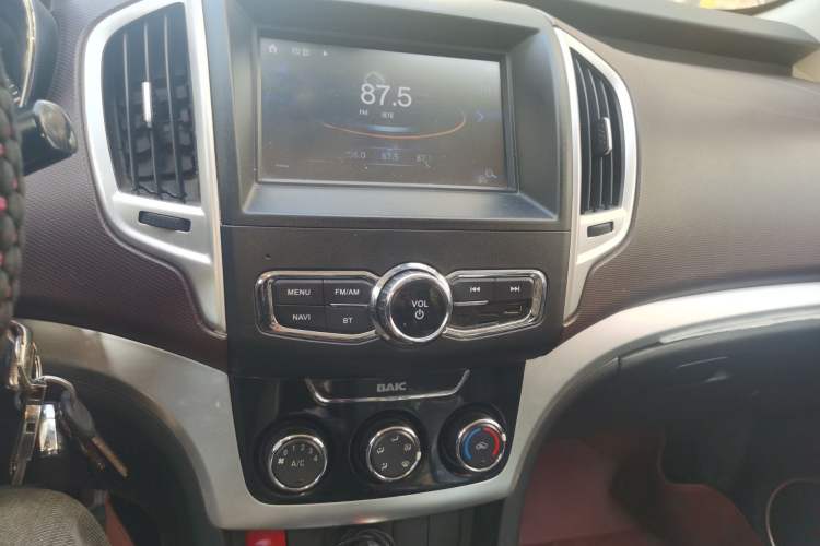 Used HYOSOW H3 2015 1.5L manual Comfort trim level Audio And AC Panel