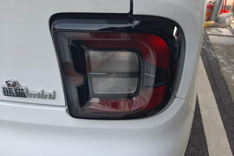 Used Geely Galaxy Panda 2024 Panda Mini 200km Endurance Bear Right Rear Taillight
