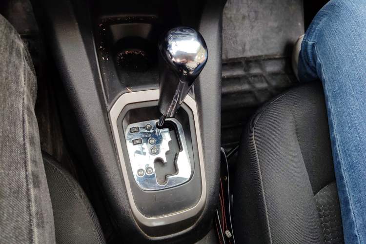 Used Peugeot 301 2014 1.6L Automatic Comfort Edition Gear Lever