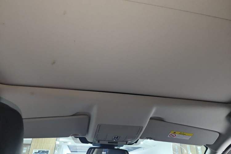 Used Land Rover Discovery Sport 2018 240 PS SE Version
