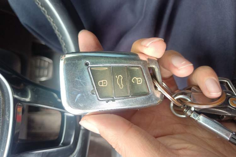 Used Volkswagen Magotan 2019 330TSI DSG Leading Edition China V Standard Vehicle Key