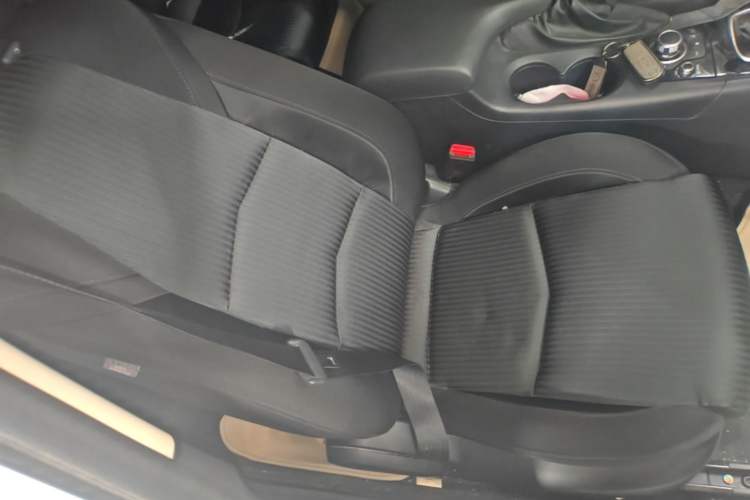 Used Mazda 3 Axela 2014 Hatchback 1.5L Manual Comfort Model
