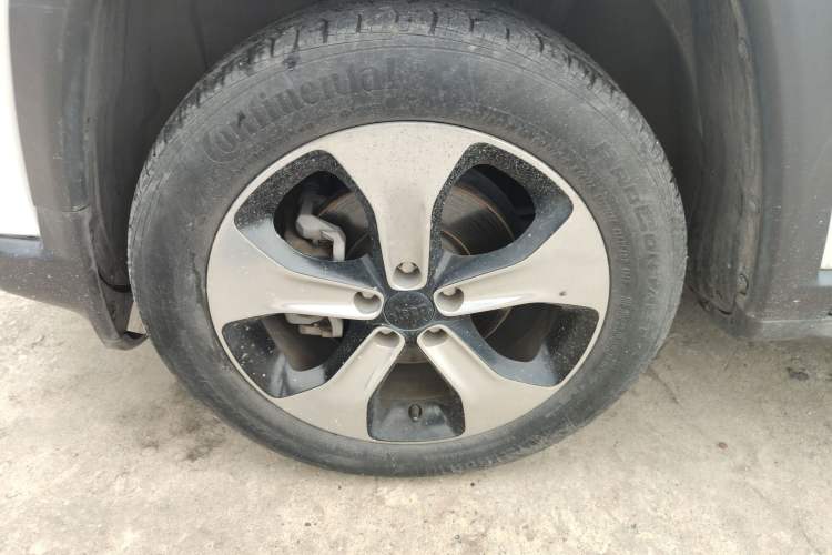 Used Jeep Compass 2017 200T Automatic Prestige Edition Left Front Wheel Hub