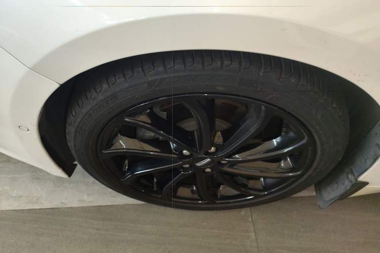 Used Lincoln MKZ 2020 2.0T MONO Limited Luxury Edition MONO WHITE Left Front Wheel Hub