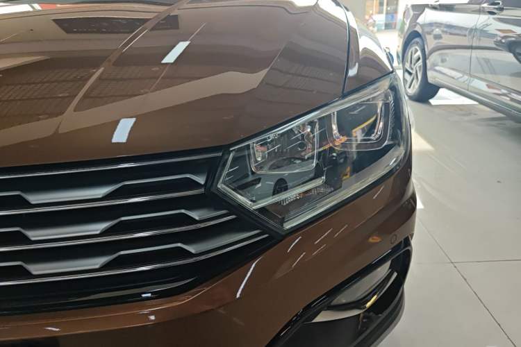 Used Volkswagen C-TREK 2018 1.5L Automatic Luxury Edition Left Front Headlight