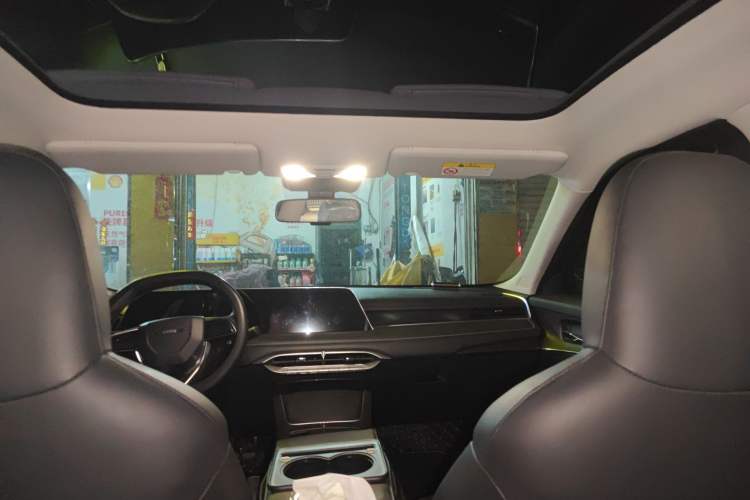 Used Venucia V DD-i 2023 110km iT Version Headliner