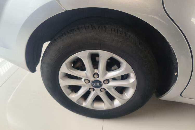 Used Ford Focus 2013 Sedan Classic 1.8L Manual Base Model Right Rear Wheel Hub