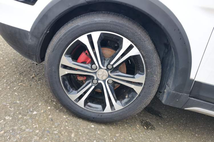 Used BAIC Senova X25 2015 1.5L Manual Elite Edition Left Front Wheel Hub