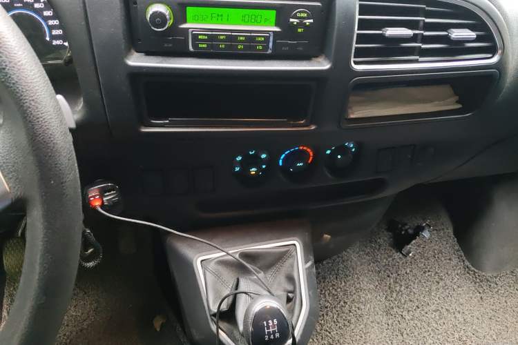 Used JMC Transit 2019 2.8T Commercial Version Short Wheelbase Mid-Roof 6-Seater China VI JX493