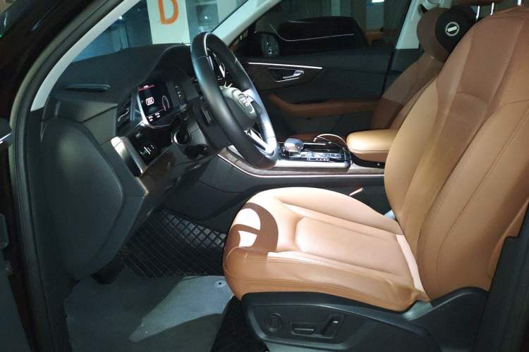 Used Audi Q7 2022 55 TFSI quattro S line Sport model Left Front Seat