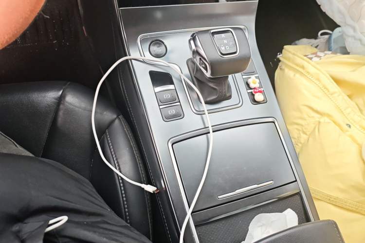 Used Hongqi H5 2022 Classic Model 1.5T DCT Flagship Edition Gear Lever