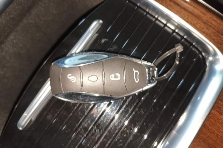 Used Hongqi HQ9 PHEV 2024 2.0T Four-Wheel Drive Luxury Edition Vehicle Key