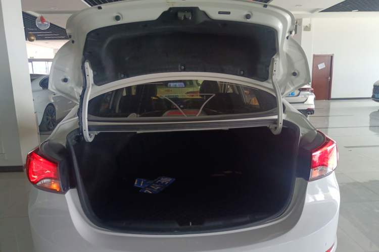 Used Hyundai Elantra (5th Generation / Langdong) 2016 1.6L Automatic Prestige Model
