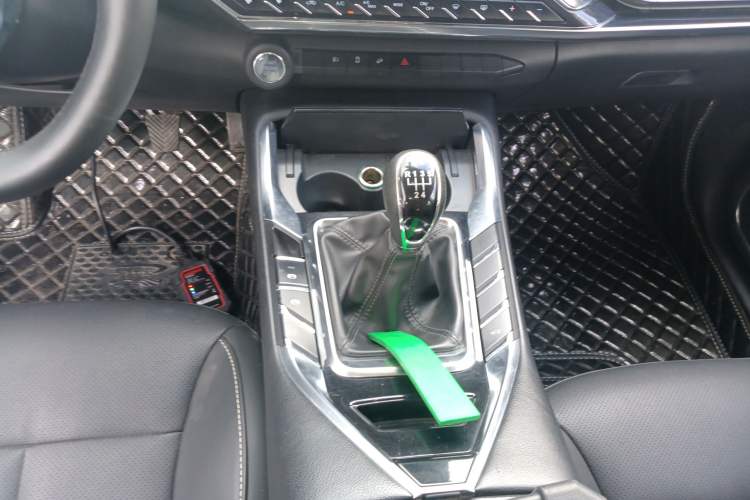Used Zotye T500 2018 1.5T Manual Luxury Model Gear Lever