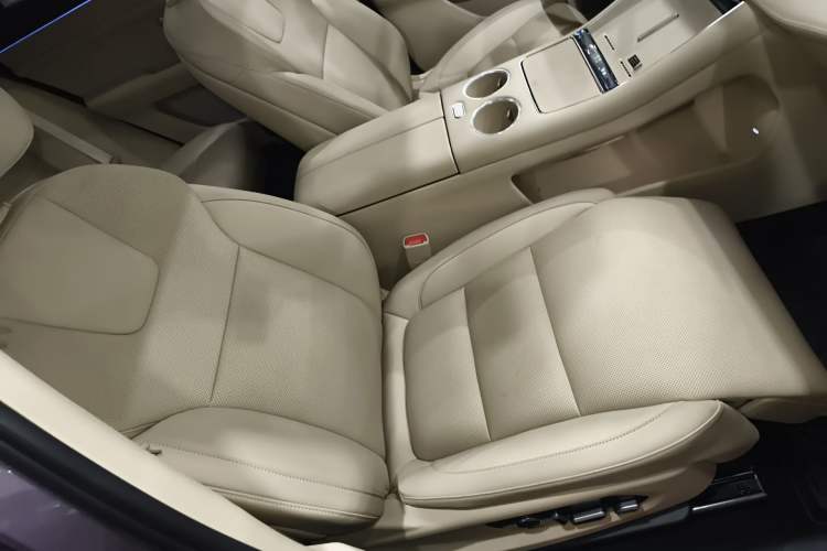 Used Hima AITO M5 2025 Extended-Range Ultra All-Wheel-Drive Version Right Front Seat