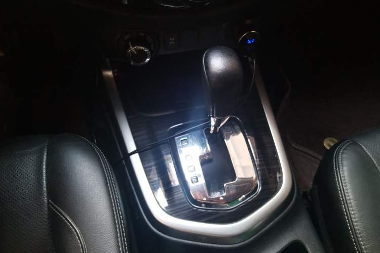 Used Nissan Terra 2018 2.5L Automatic 4x4 Flagship Edition Gear Lever