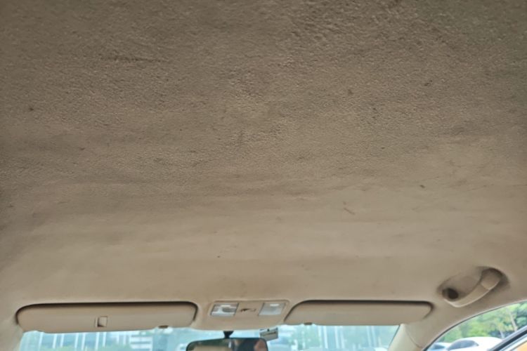 Used Hyundai Verna (older generation) 2010 Sedan 1.4L Automatic Comfort Model GS Headliner