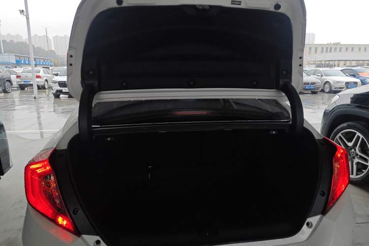 Used Honda Civic 2019 220TURBO CVT Dynamic Edition China VI Trunk