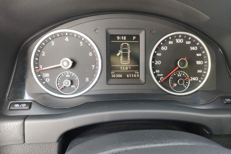 Used Volkswagen Tiguan 2017 300TSI Automatic Two-Wheel Drive Silk Road Comfort Edition Odometer Close Up