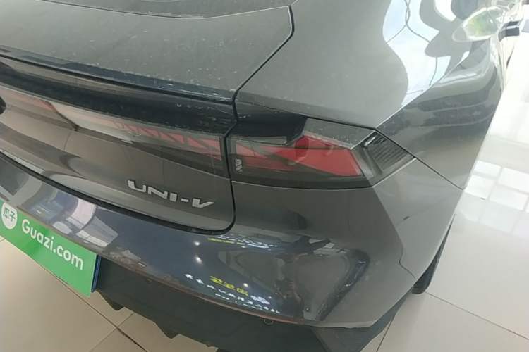 Used CHANGAN UNI-V 2024 1.5T High-Energy Version Right Rear Taillight