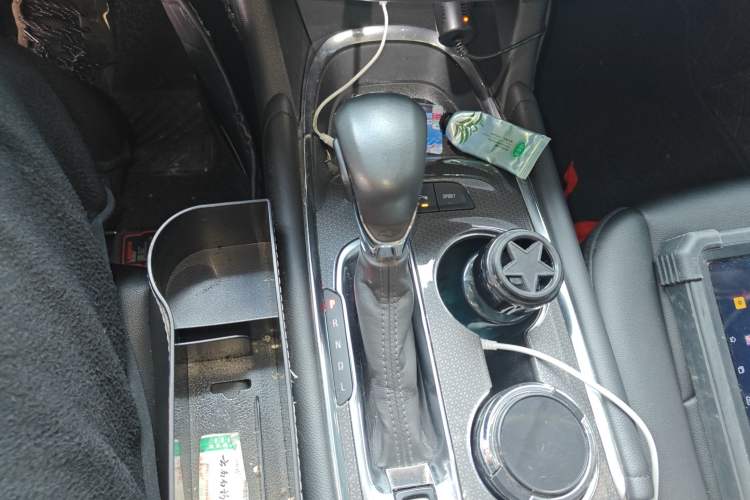 Used Chevrolet Malibu XL 2022 535T Automatic Sport Edition Gear Lever