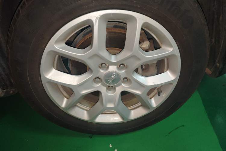 Used Jeep Renegade 2017 180T Automatic Jingneng Edition Right Front Wheel Hub
