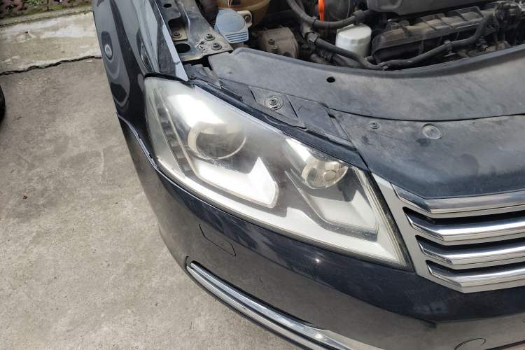 Used Volkswagen Magotan 2012 Revised 1.8TSI Luxury Version Right Front Headlight